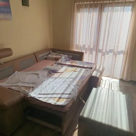 макси Apartment